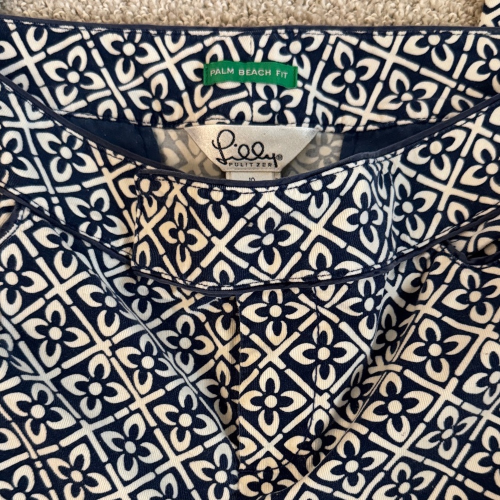 Lilly Pulitzer Navy and Cream Floral Capri Pants, SZ 10